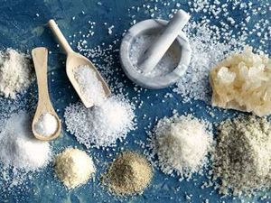 این ۸ ماده خوراکی را جایگزین نمک کنید