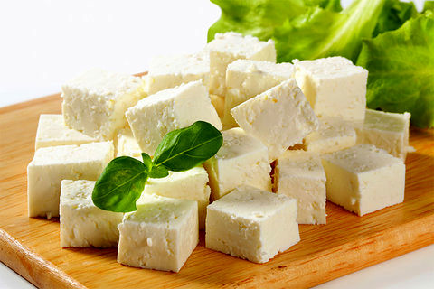 خوردن پنیر با این ۱۶ ماده غذایی ممنوع!